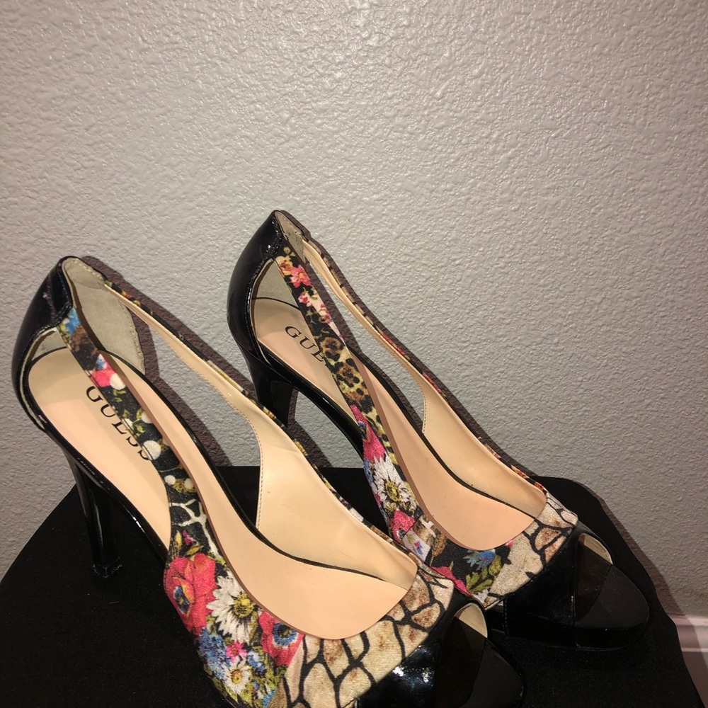 Black With Pattern Size 8 Guess Shoes - image 3